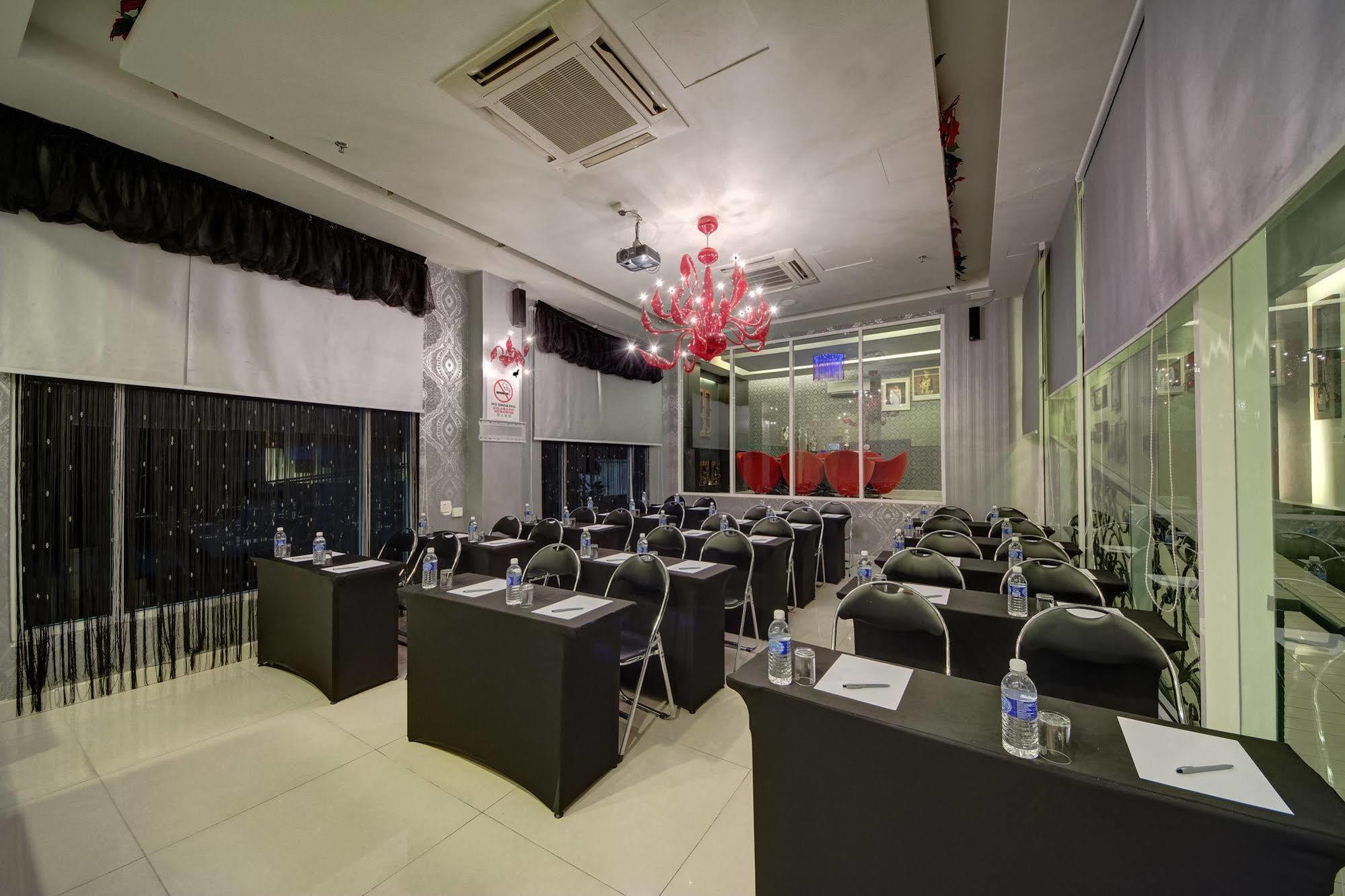 Arenaa Deluxe Hotel Malacca Ngoại thất bức ảnh